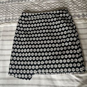 H&M Black and White Triangle Pattern Mini Skirt- Size 6